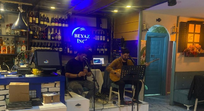 İstanbul Canlı Müzik Geceleri: Beyaz İnci Restoran’da Eğlencenin Tadını Çıkarın