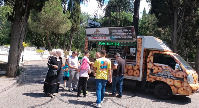 İstanbul'da Hayır Lokması İkramı ve Geleneksel Lokmacı