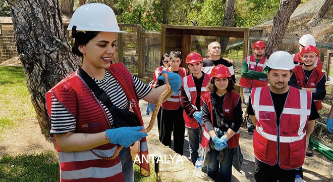 JAK timinden hayvan arama kurtarma eğitimi