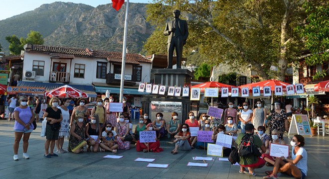 Kadın cinayetlerini protesto ettiler