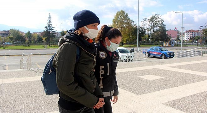 Kadın pompacı uyuşturucu ile yakalandı