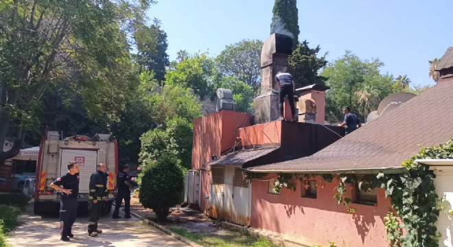 Kaleiçi'nde restoran bacasından çıkan yangın söndürüldü