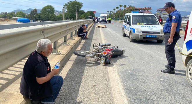 Kamyonetin çarpıp kaçtığı motosikletli öldü