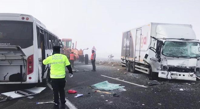 Kars'ta zincirleme 'sis' kazası: 16 yaralı