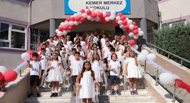 Kemer'de İlköğretim Haftası kutlandı