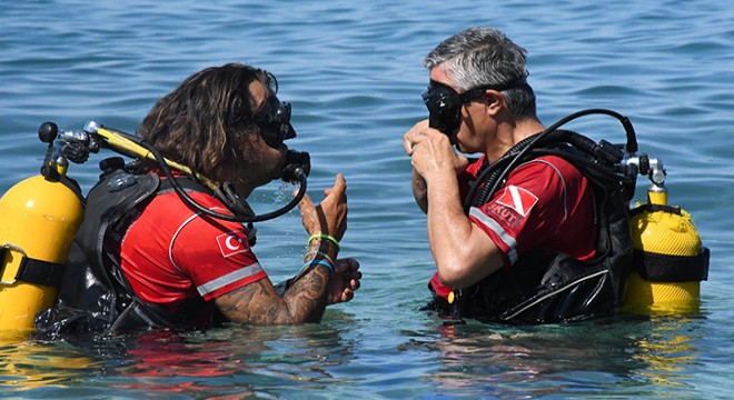 Kemer'de sualtı temizliği