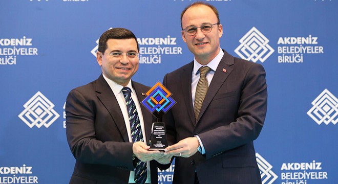 Kepez Belediyesi’nin ‘Gezici Kadın Sağlığı Merkezi’ne ödül