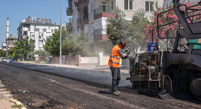 Kepez’den iki mahalleye asfalt hizmeti