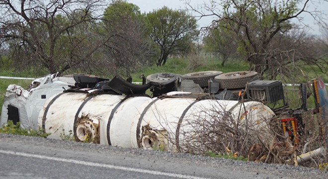 Klor yüklü tanker devrildi