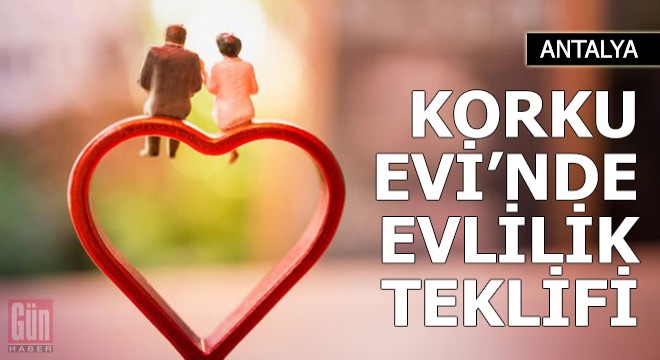 Korku Evi'nde evlilik teklifi