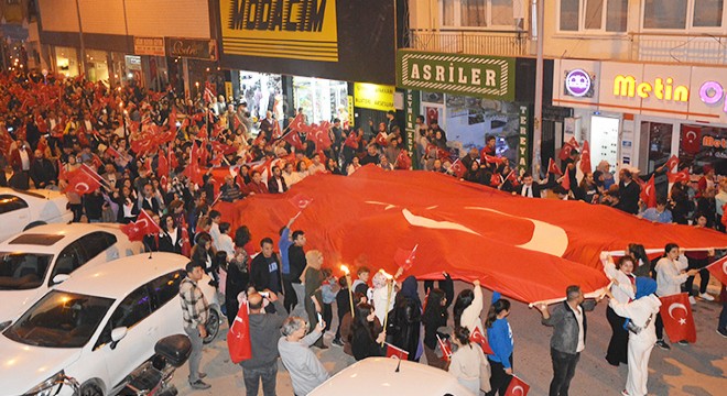 Korkuteli'de Cumhuriyet kortejle kutlandı