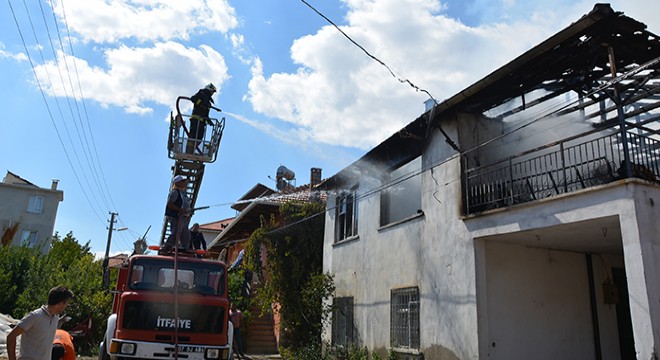 Korkuteli'de ev yangını