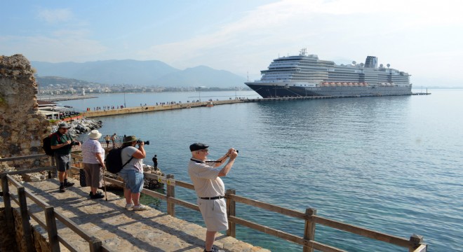 Kruvaziyerle mayısta gelen turist, 4 aylık yolcu sayısından fazla