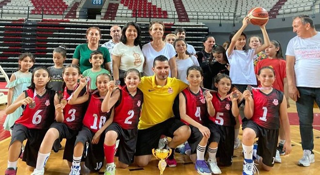 Küçük basketbolcular Antalya'da lig ikincisi