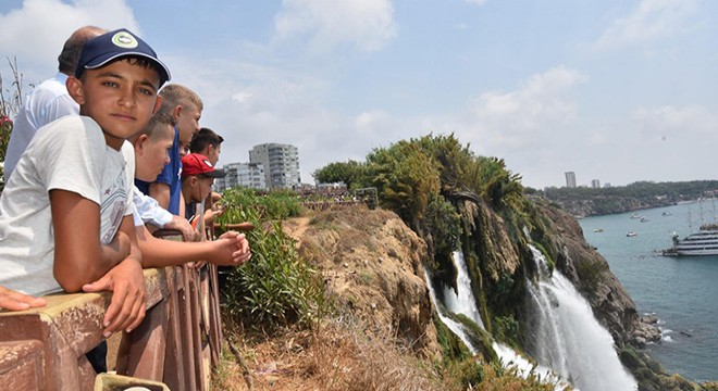 Küçük çiftçiler Antalya'da