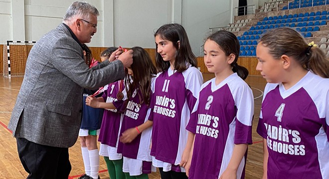 Kumluca'da Futsal Turnuvası sonuçlandı