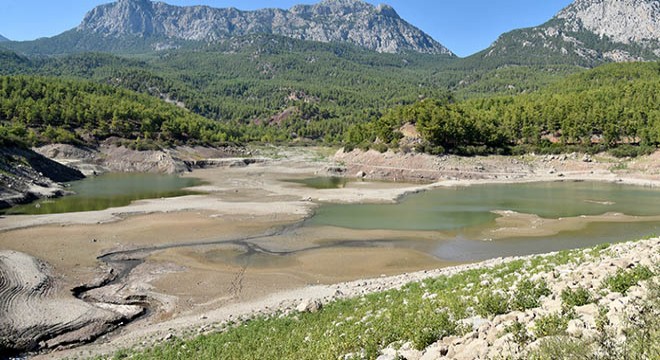 Kuraklıktan su seviyesi azalan Doyran Göleti'nde 'HES' tepkisi