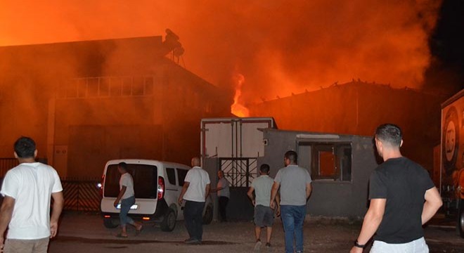 Kuru gıda deposunda yangın