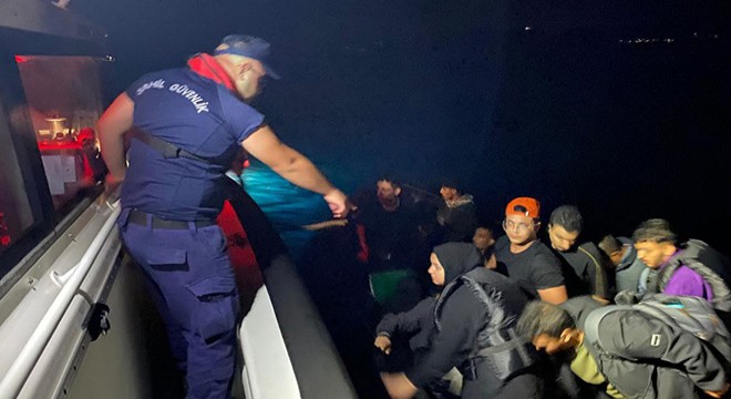 Kuşadası'nda 21 kaçak göçmen yakalandı