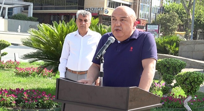 Lozan Barış Antlaşması'nın yıldönümünde Antalya'da anıta çelenk