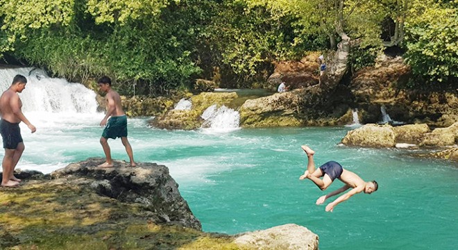 Manavgat Şelalesi'nde tehlikeli serinlik