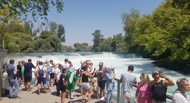 Manavgat Şelalesi'ne turist ilgisi