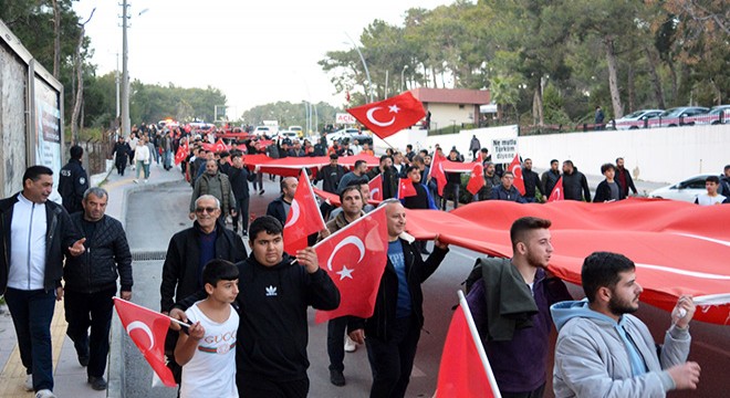 Manavgat'ta 'Şehitleri Anma' yürüyüşü