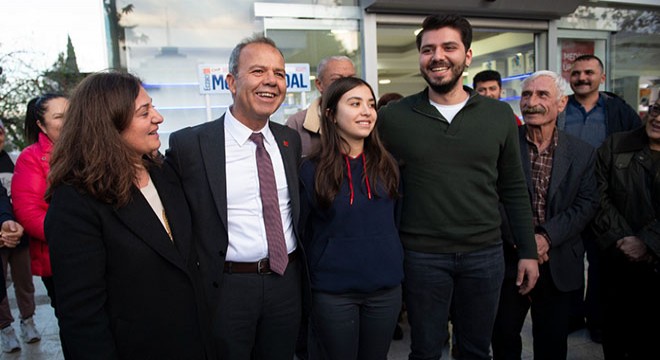 Menderes Dal, Döşemealtı'nda çiçeklerle karşılandı