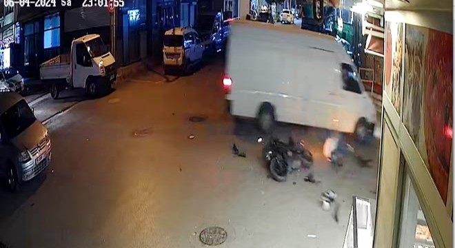 Minibüse çarpan motosikletin sürücüsü yaralandı