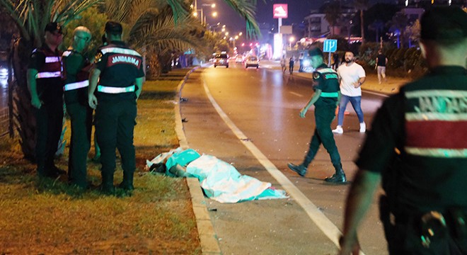 Motosiklet sürücüsünün çarptığı Ukraynalı kadın öldü