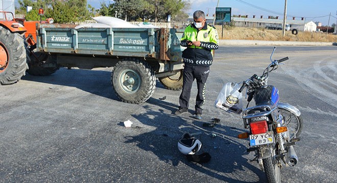 Motosikletle römorka çarpan sürücü öldü