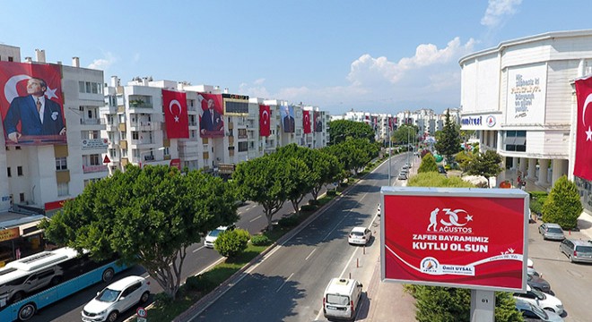 Muratpaşa'da esnafa 10 bin Türk bayrağı