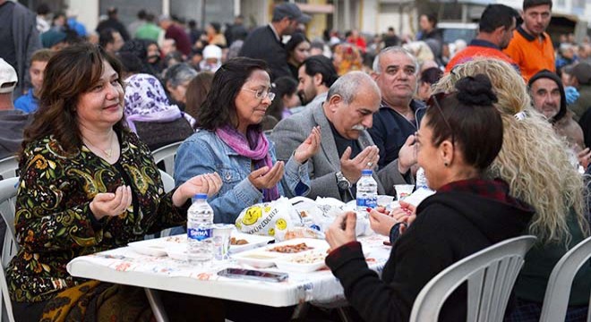 Muratpaşa'da mahalle sakinleri aynı sofrada buluştu