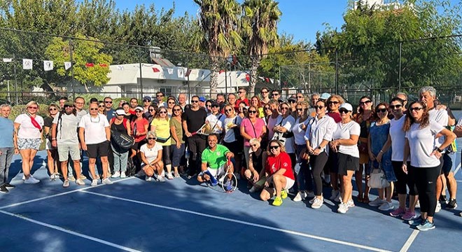 Muratpaşa’da tenis turnuvası başladı