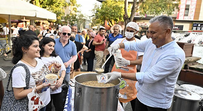 Muratpaşa'dan aşure ikramı