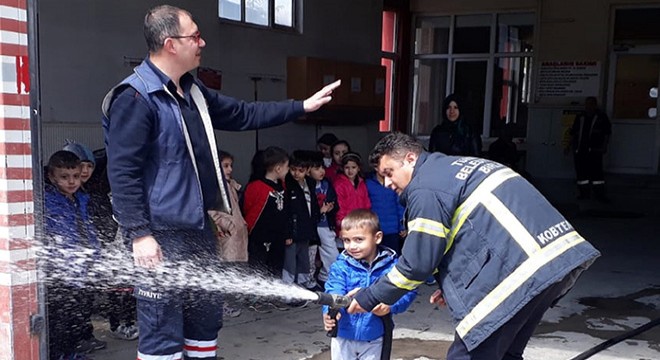 Öğrenciler itfaiyeyi ziyaret etti