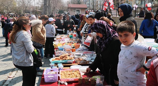 Öğrenciler kermeste eğlendi