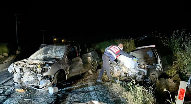 Otomobili sollamaya çalışan baba, kazaya neden oldu: 3 ölü, 5 yaralı