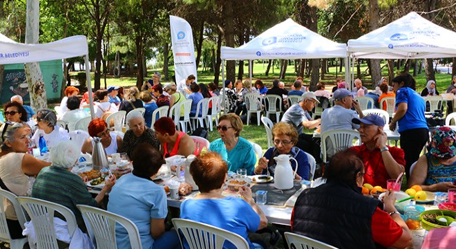 Parkinson hastaları piknikte buluştu