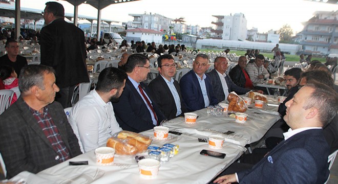 Pazarcı ve tuhafiyeciler iftarda buluştu