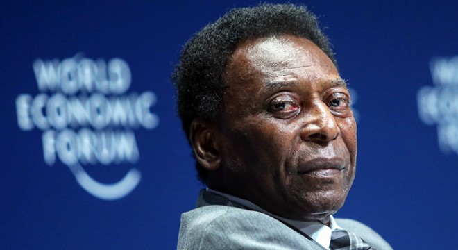 Pele, futbola başladığı statta son yolculuğuna uğurlanıyor