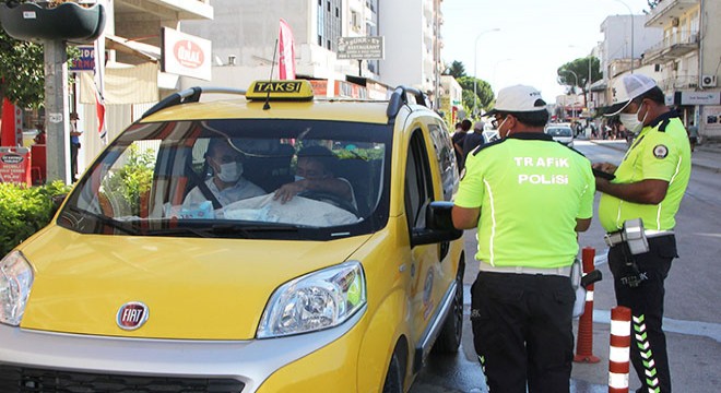 Polisten maske ve trafik uygulaması