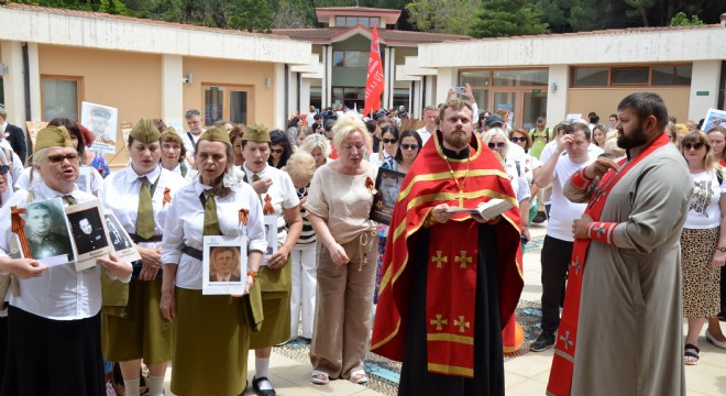 Ruslar, Hoşgörü Bahçesi'nde dua etti