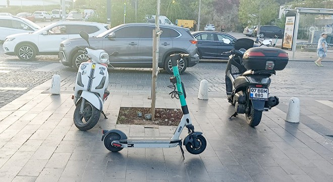 Sahilde hatalı park edilen motosikletlere ceza