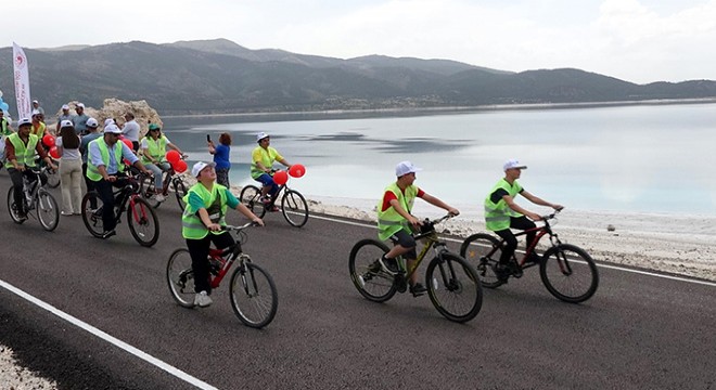 Salda Gölü'nde farkındalık için pedal çevirdiler