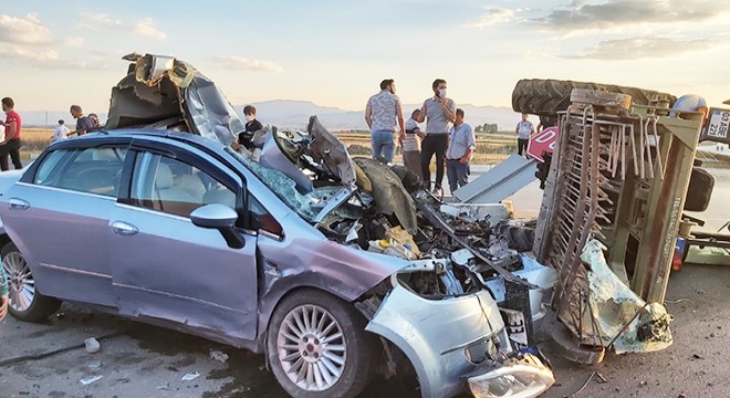 Sandıklı'da zincirleme kaza: 4 yaralı