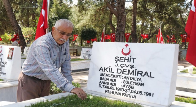 Şehitlikler ve mezarlıklarda bayram yoğunluğu