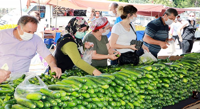 Semt pazarlarında koronavirüs tedbirleri unutuldu