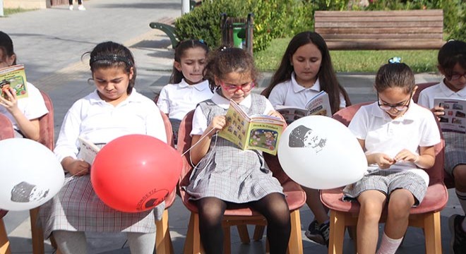 Antalya'da kitap okuma etkinliği yapıldı