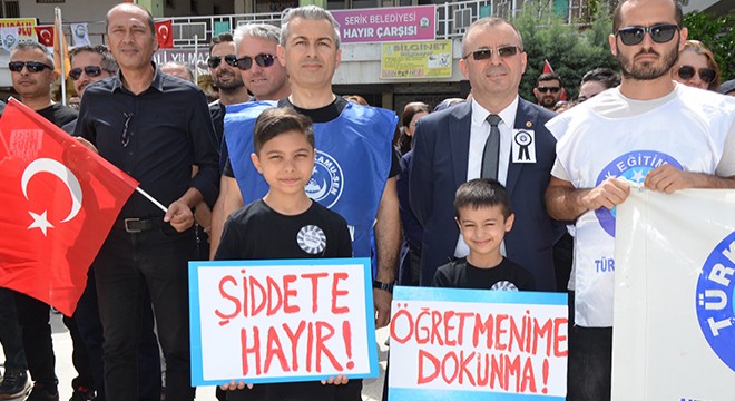 Serik'te öğretmenlerden şiddete karşı eylem